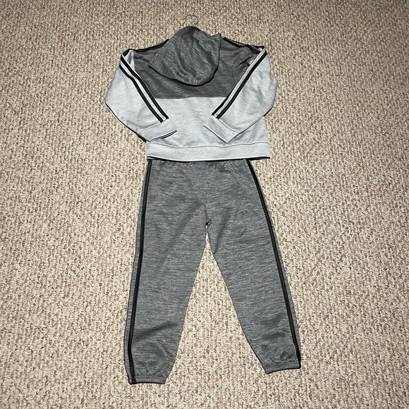 ADIDAS Boys Size 5T Two Piece Set - Picture 2 of 2